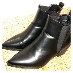 Chic black ankle boots, Like New